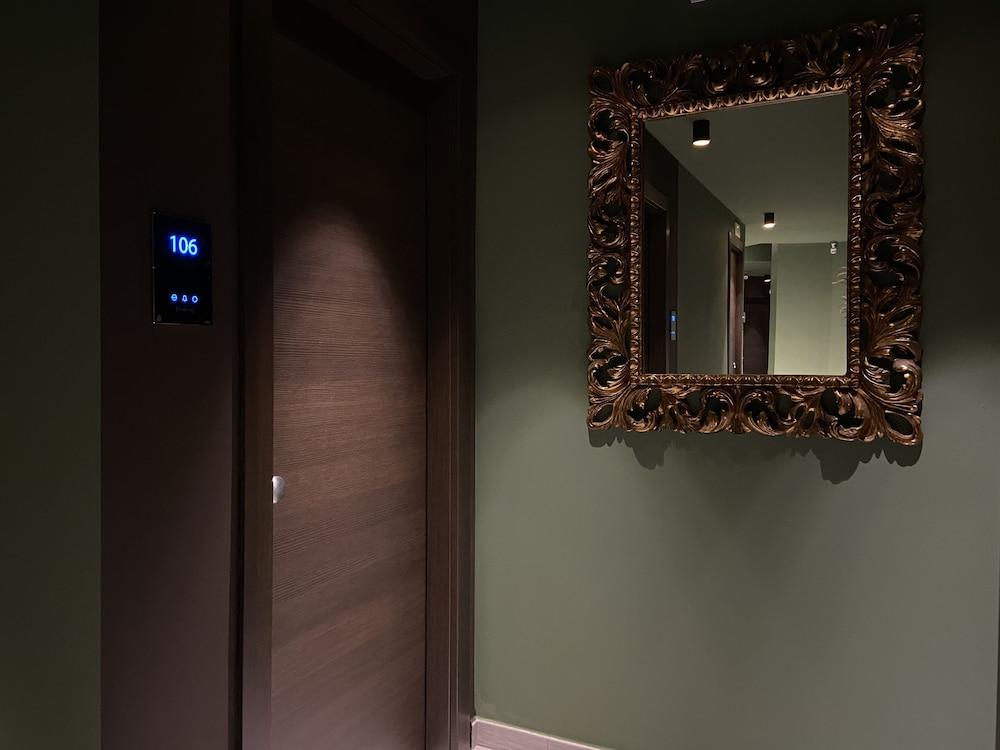 Av Boutique Milan
