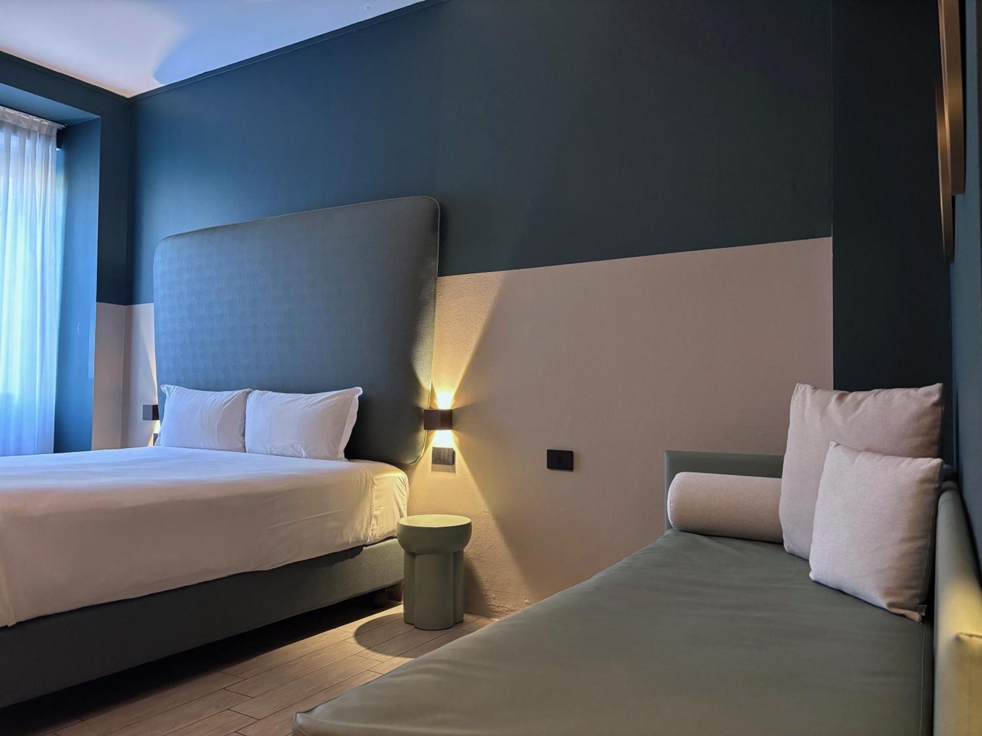 Av Boutique 2* Milan