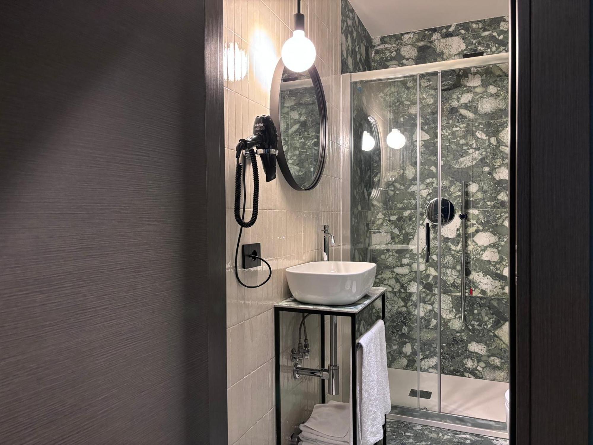 Av Boutique Milan